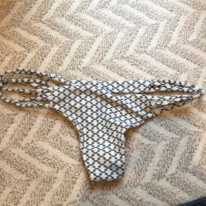 Acacia patterned bikini bottoms